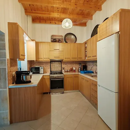 Traditional House In The Centre Of Apartment Kymi