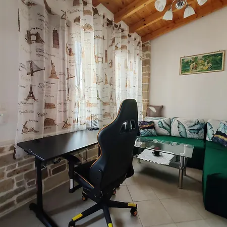 Traditional House In The Centre Of * Kími