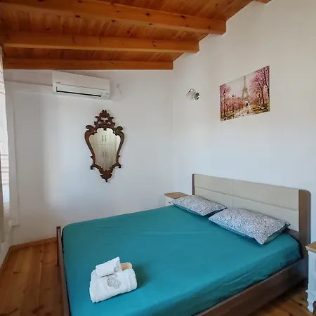Apartment Traditional House In The Centre Of